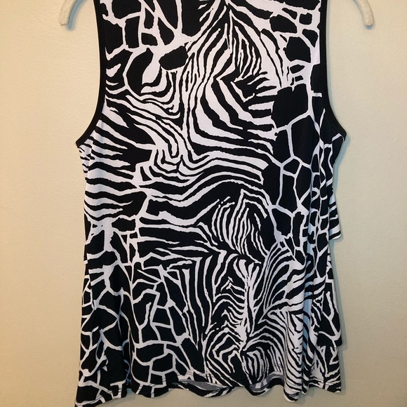 BCX Black and White Ruffled Top Medium - Picture 4 of 4